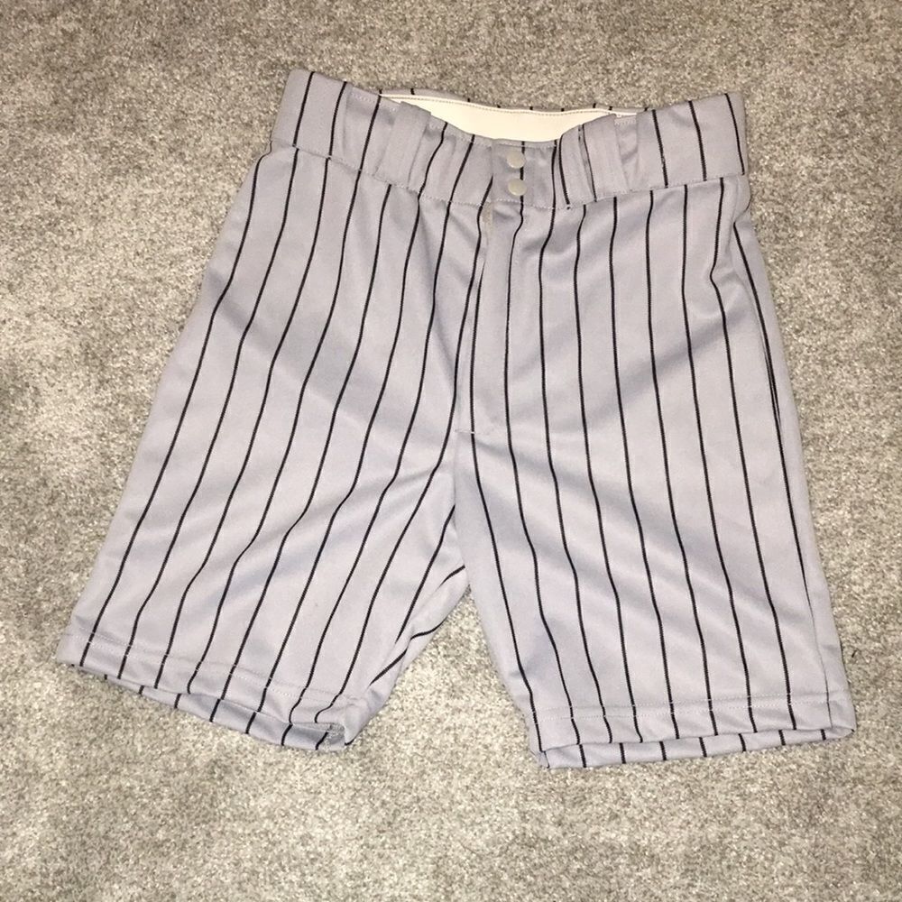 Boys Wilson softball baseball gray Chicago white Sox shorts - m